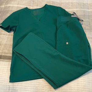 FIGS Hunter Green Scrubs 😷🏥⚕️